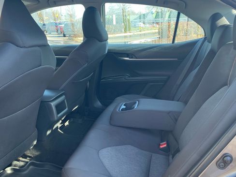 Used 2018 Toyota Camry LE image 20