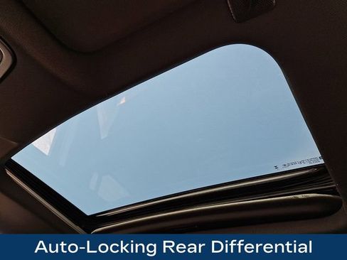 Used 2025 GMC Sierra 1500 AT4 w/ AT4 Premium Package image 18