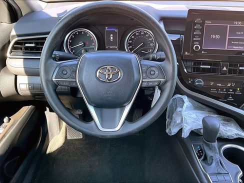 Used 2022 Toyota Camry LE image 6