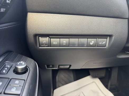 Used 2021 Toyota Venza XLE w/ Softex Package AWD/4WD image 28