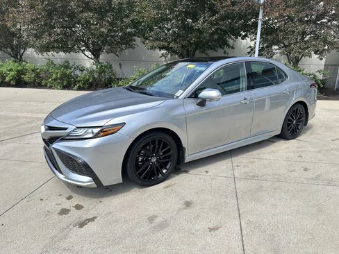 Used 2022 Toyota Camry XSE w/ Navigation Package FWD image 3