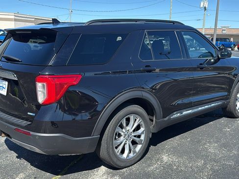 Used 2020 Ford Explorer XLT w/ Equipment Group 202A AWD/4WD image 8