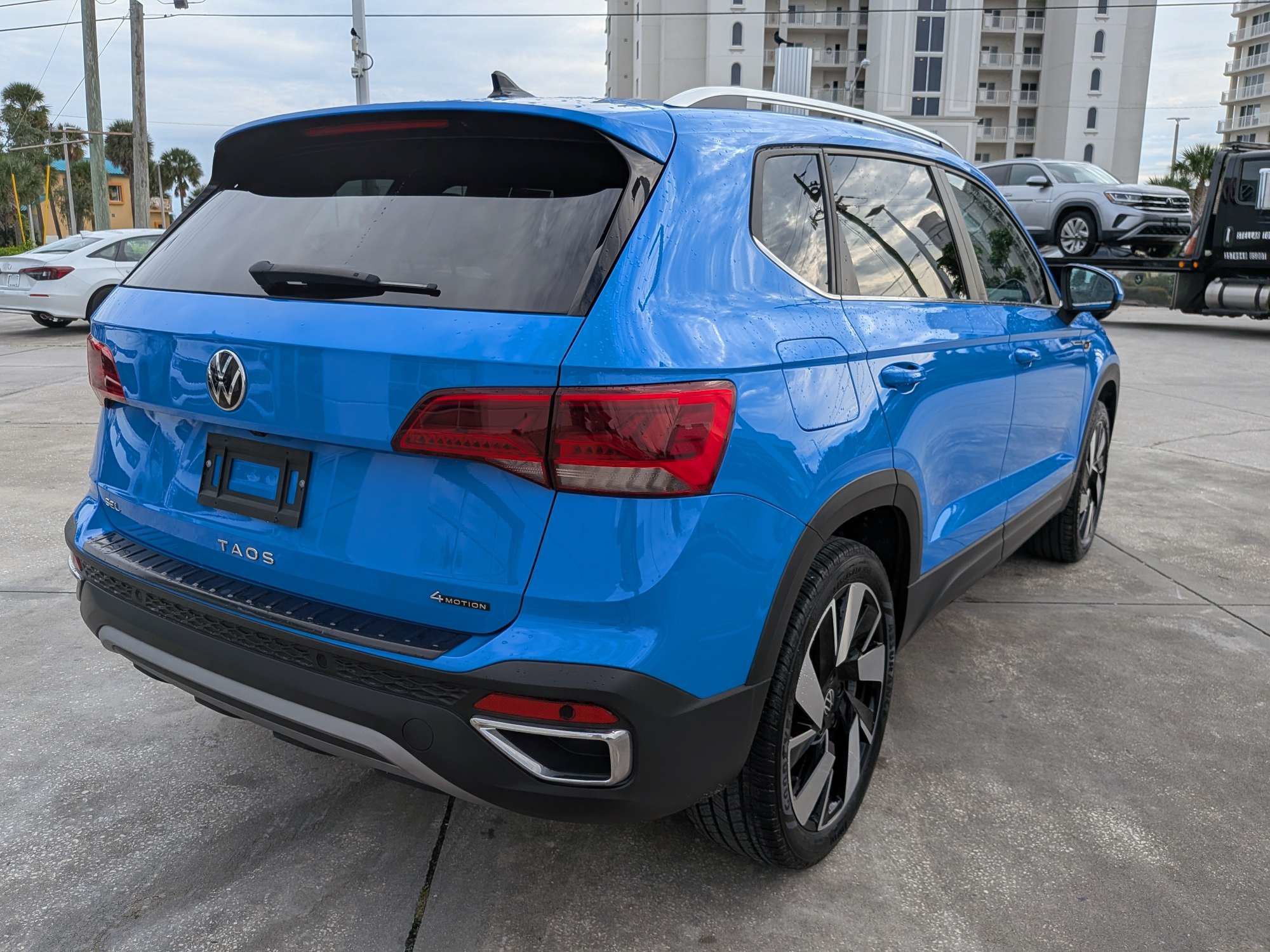 Certified 2024 Volkswagen Taos SEL AWD/4WD image 3