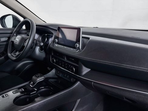 Used 2025 Nissan Rogue S FWD image 28
