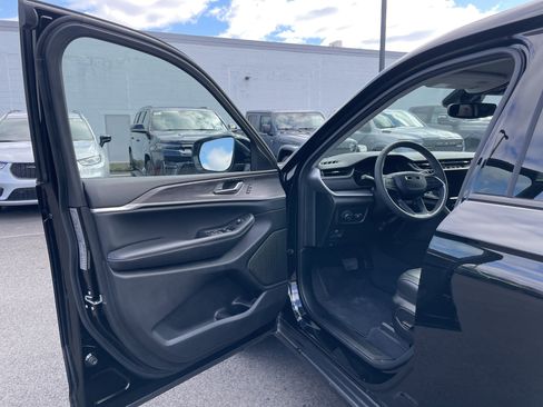 Used 2023 Jeep Grand Cherokee L Limited image 34