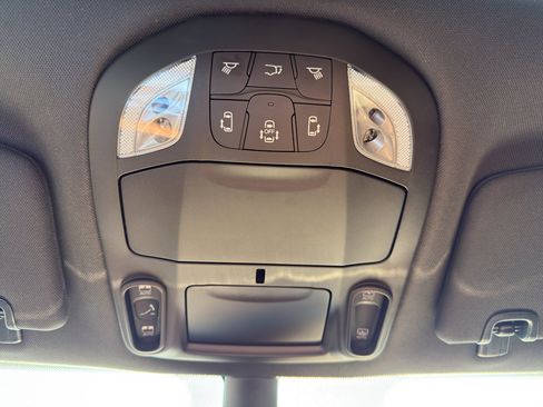 Used 2025 Chrysler Pacifica Limited FWD image 21