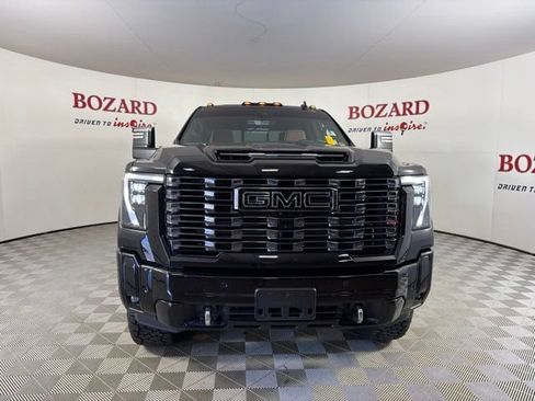 Used 2026 GMC Sierra 2500 Denali Ultimate w/ LPO, Black Badging Package AWD/4WD image 2