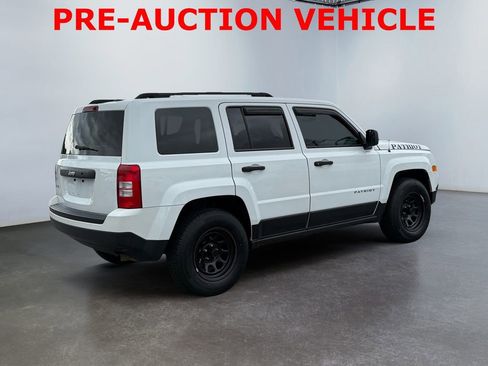 Used 2017 Jeep Patriot Sport AWD/4WD image 3