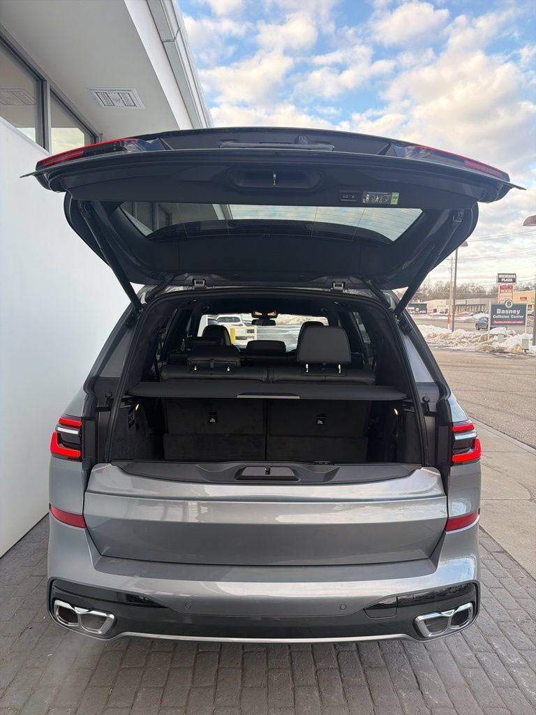 New 2026 BMW X7 M60i AWD/4WD image 8