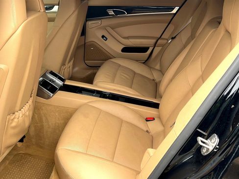 Used 2014 Porsche Panamera S image 9