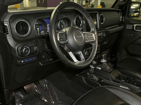 Used 2023 Jeep Wrangler Unlimited Sahara w/ Cold Weather Group image 18