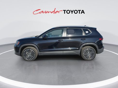 Used 2025 Volkswagen Taos SE image 5