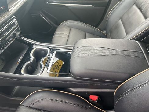 Used 2025 Chevrolet Traverse High Country image 30