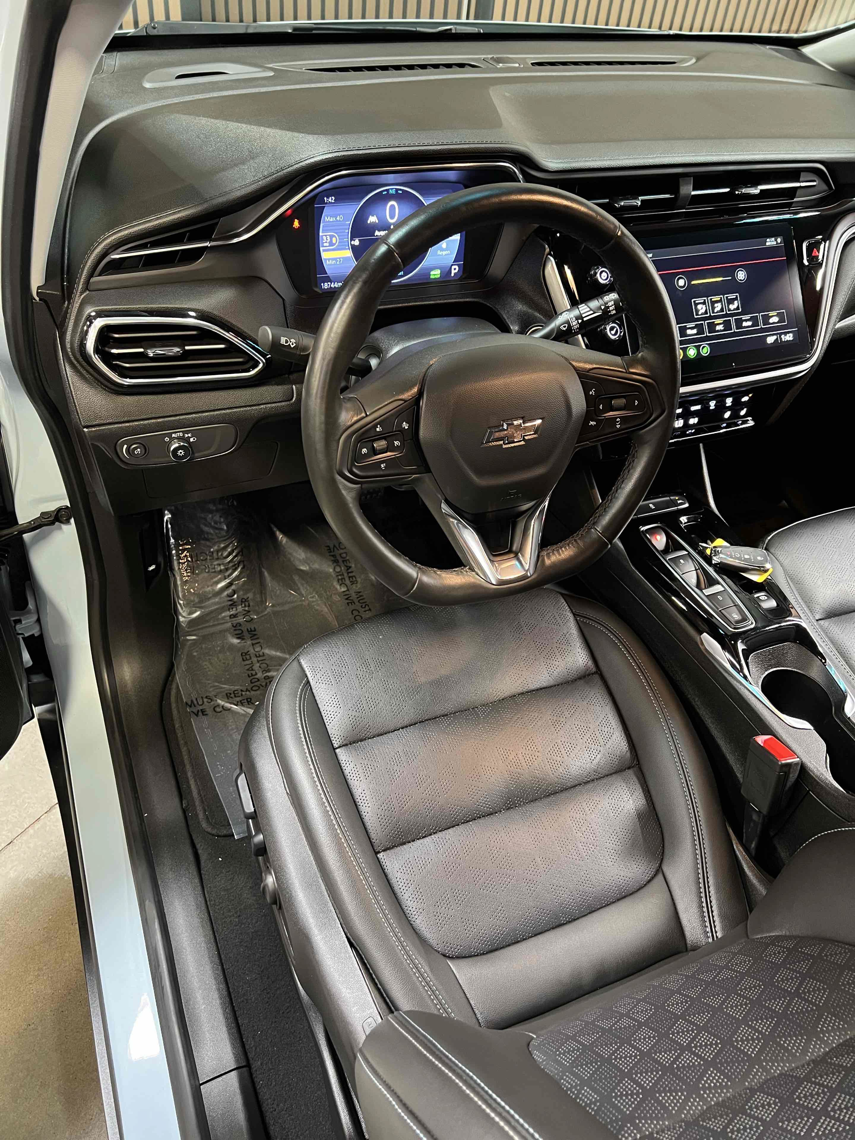 Used 2023 Chevrolet Bolt LT w/ Infotainment Package FWD image 25