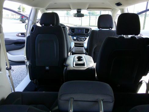 Used 2017 Chrysler Pacifica LX FWD image 47