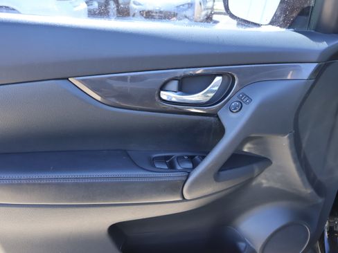 Used 2017 Nissan Rogue SV image 21