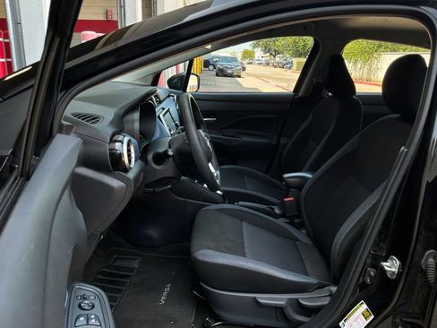 Used 2025 Nissan Versa SV FWD image 10