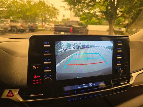 Used 2021 Toyota Sienna LE FWD image 28