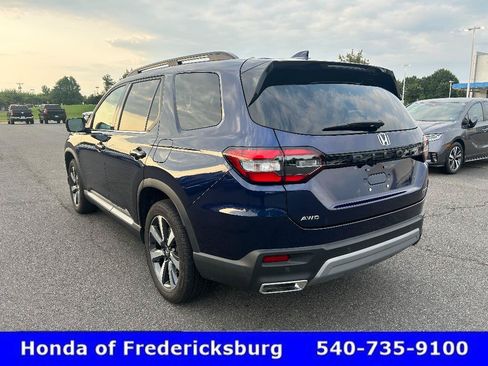 Used 2025 Honda Pilot Touring image 3