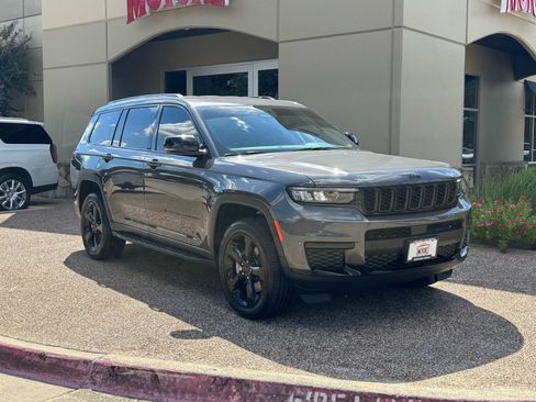 Used 2023 Jeep Grand Cherokee L Laredo image 6