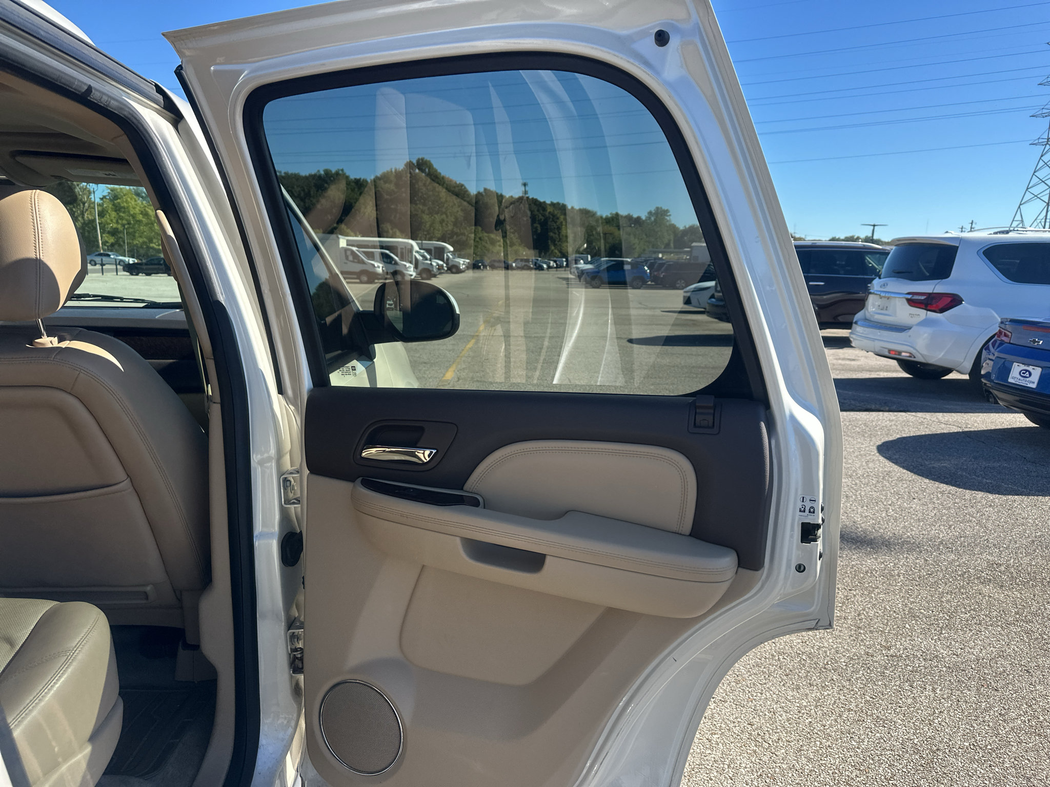 Used 2014 GMC Yukon Denali RWD image 24
