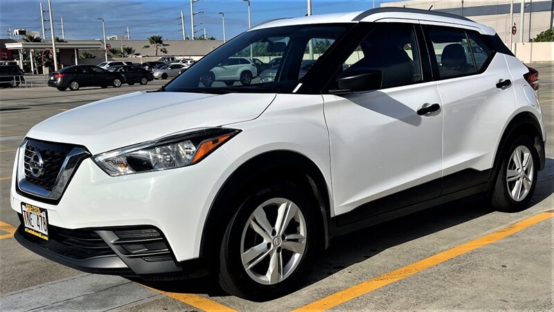 Used 2018 Nissan Kicks S FWD image 1