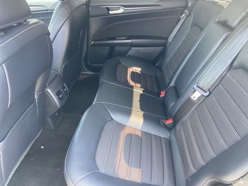 Used 2018 Ford Fusion SE w/ Equipment Group 201A FWD image 21