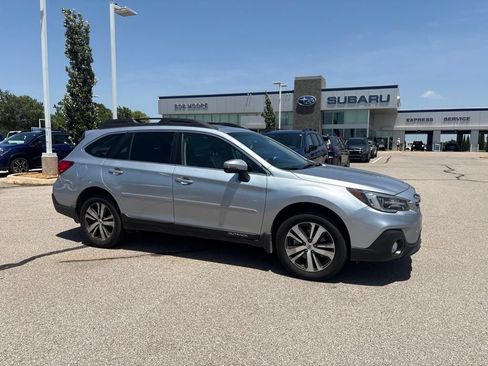 Used 2018 Subaru Outback 2.5i Limited AWD/4WD image 1