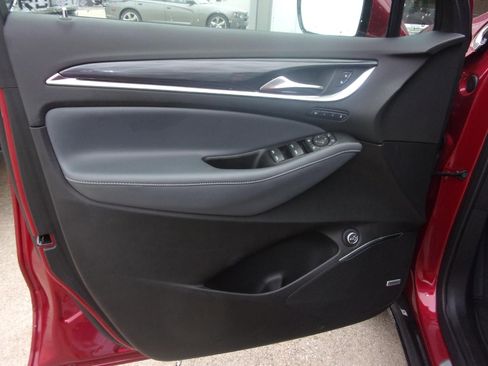 Used 2024 Buick Enclave Premium image 10