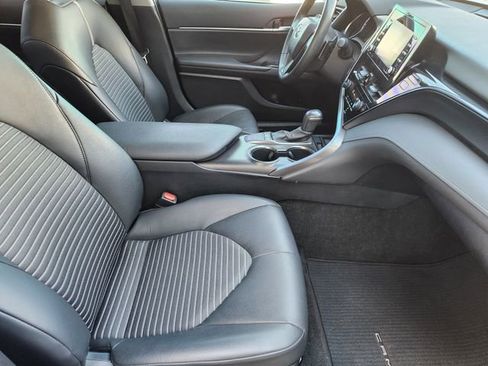 Used 2024 Toyota Camry SE w/ Convenience Package image 10