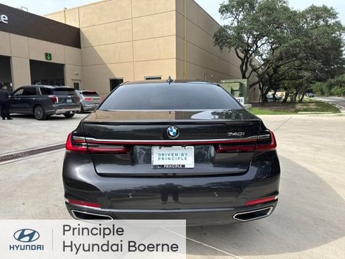 Used 2021 BMW 740i w/ Premium Package RWD image 3