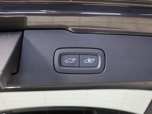 Used 2025 Volvo V60 B5 Cross Country Plus image 31