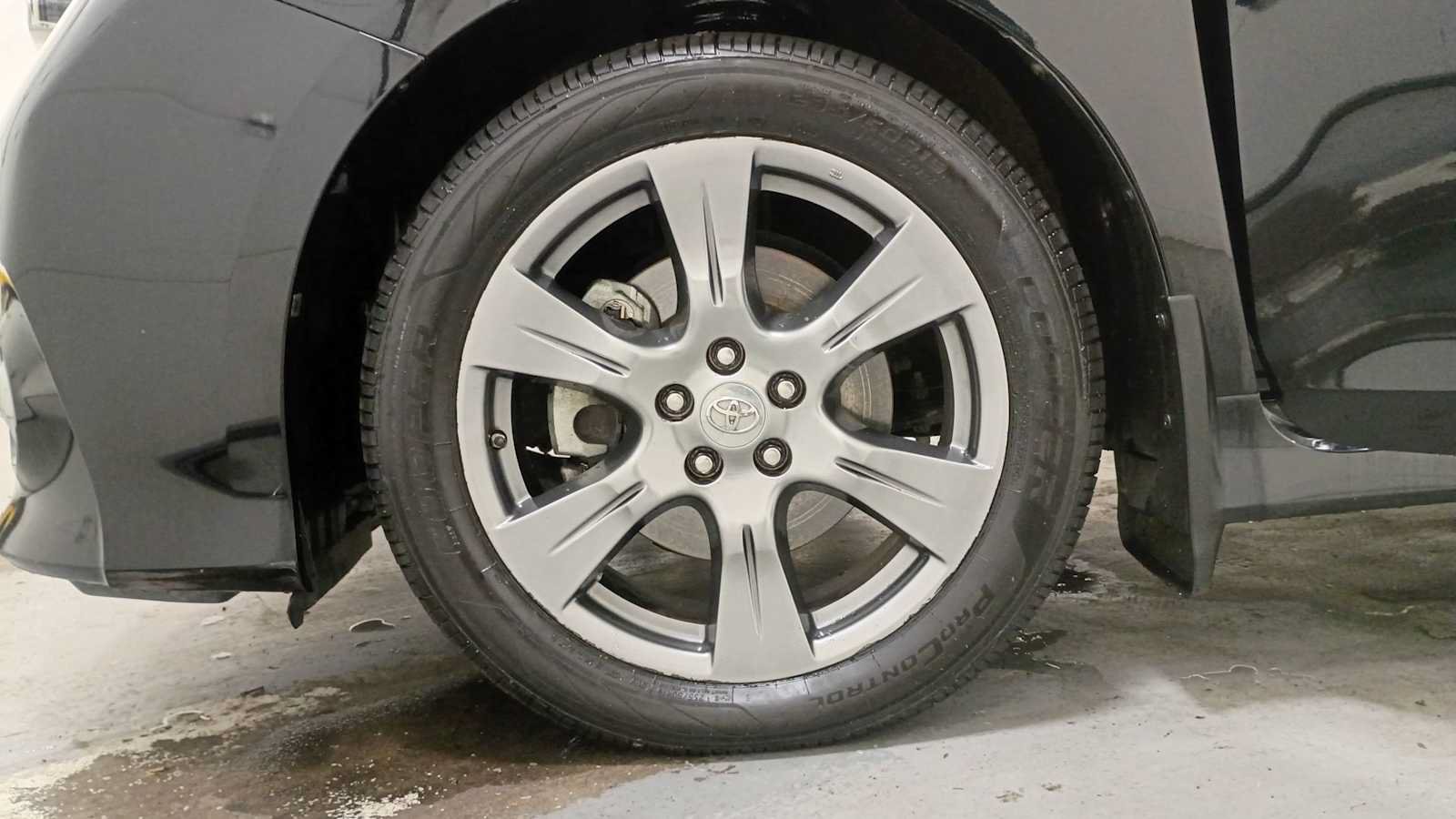 Certified 2017 Toyota Sienna SE w/ SE Preferred Package FWD image 10
