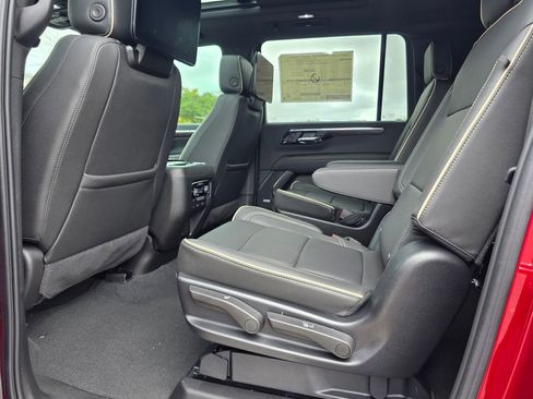 New 2025 Chevrolet Suburban Premier image 24