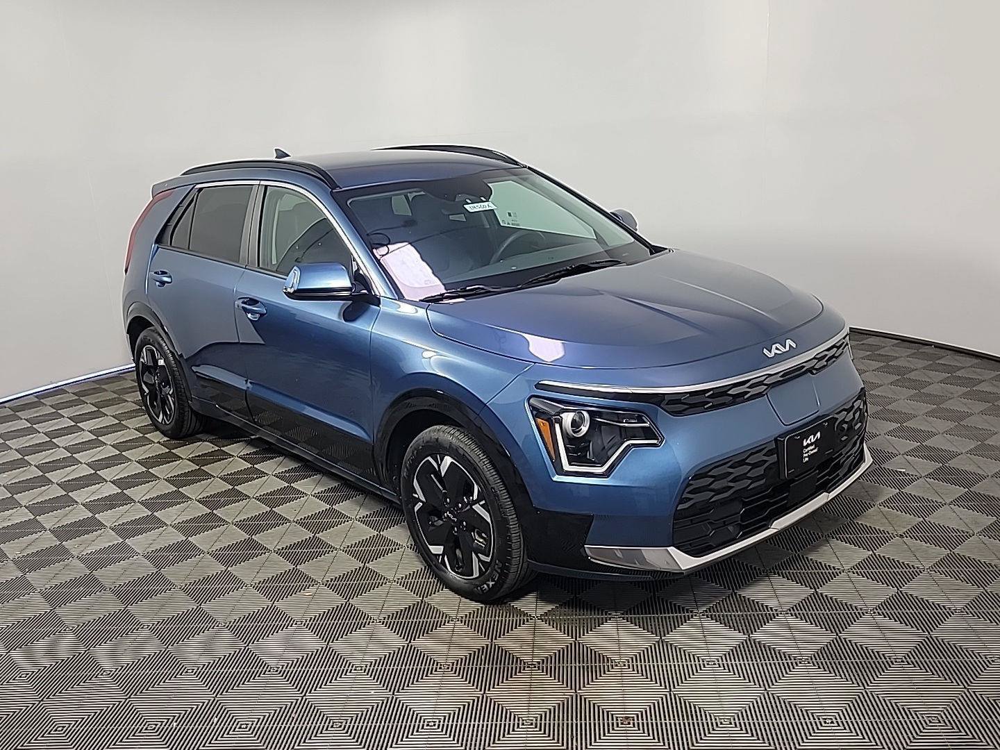 Certified 2025 Kia Niro Wind w/ Wind Preserve Package FWD image 2