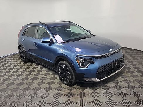 Used 2025 Kia Niro Wind w/ Wind Preserve Package FWD image 2