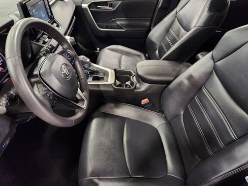 Used 2021 Toyota RAV4 XLE Premium image 31
