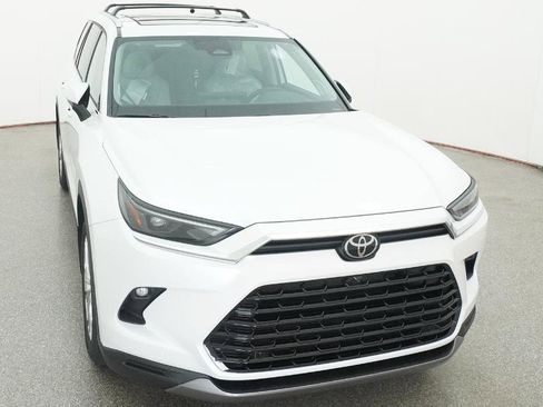 New 2026 Toyota Grand Highlander Platinum AWD/4WD image 17