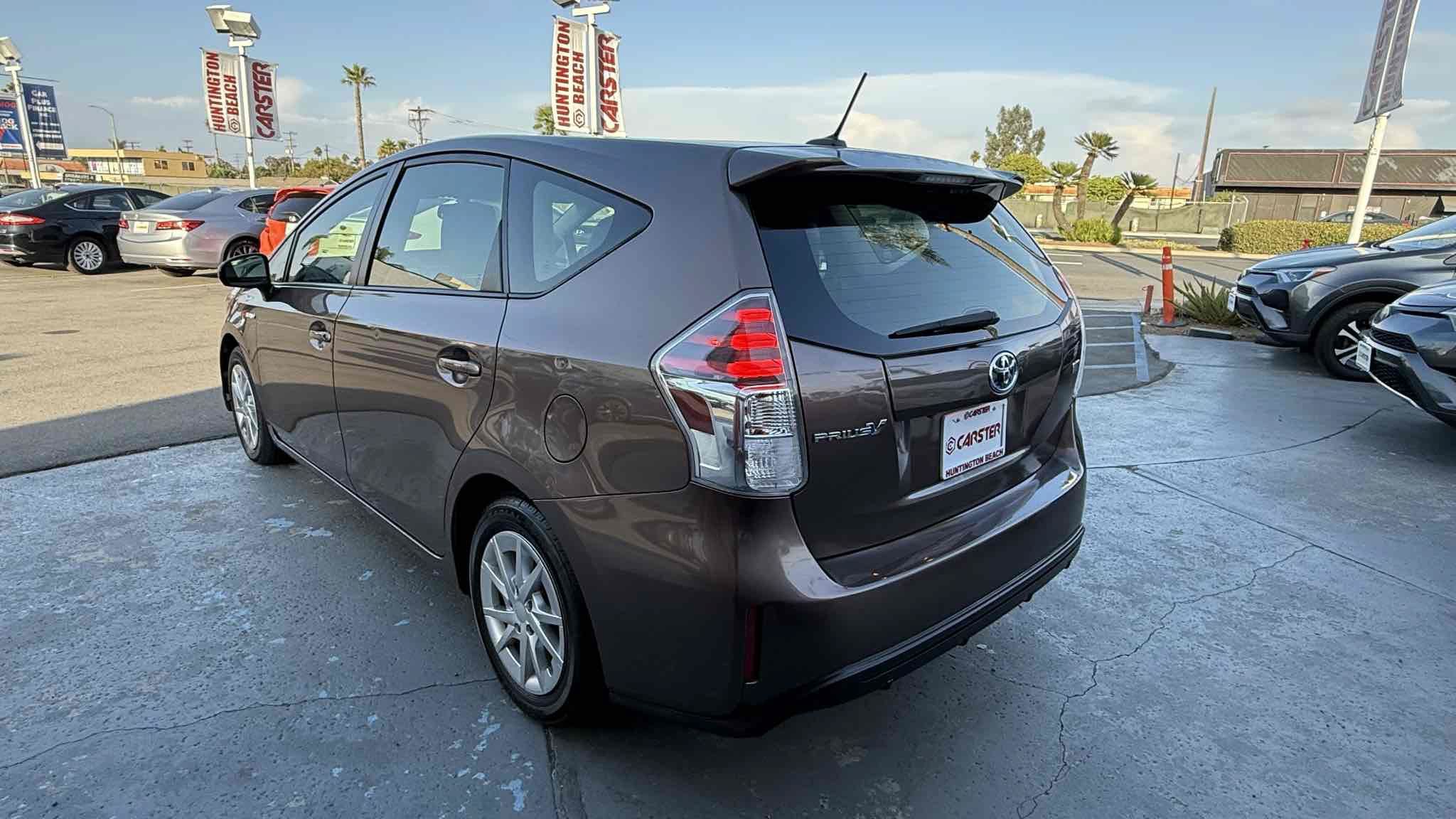 Used 2017 Toyota Prius V Four FWD image 33
