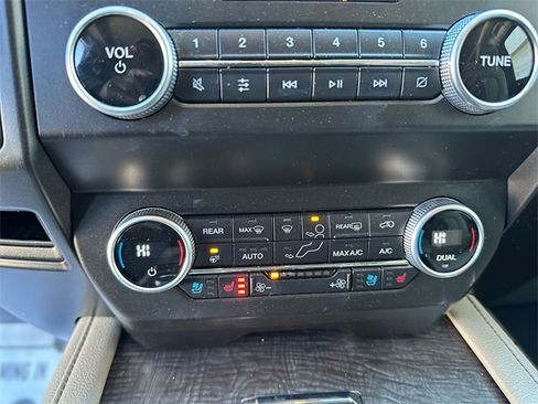 Used 2021 Ford Expedition Limited image 20