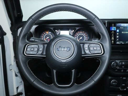 Used 2025 Jeep Wrangler Sport S image 21