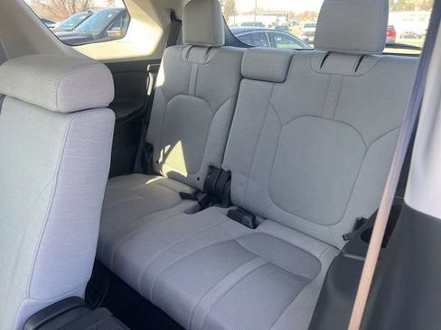 Used 2023 Honda Pilot LX image 17