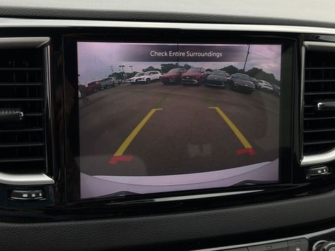 Used 2023 Chrysler Pacifica Touring-L FWD image 13