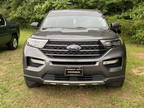 Used 2021 Ford Explorer XLT w/ Equipment Group 202A AWD/4WD image 2