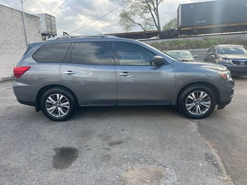 Used 2019 Nissan Pathfinder SL image 4