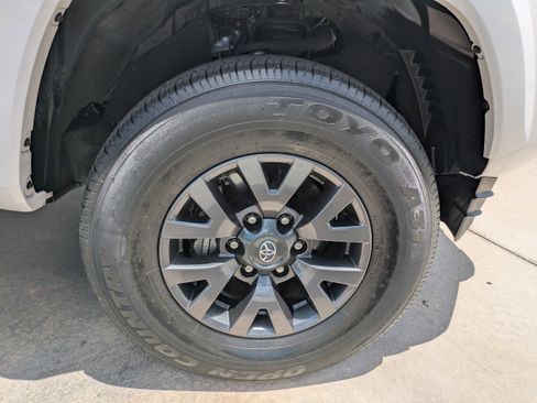 Used 2020 Toyota Tacoma SR5 RWD image 9