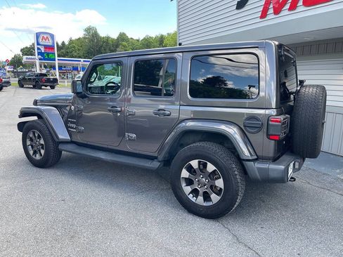 Used 2018 Jeep Wrangler Unlimited Sahara w/ Dual Top Group AWD/4WD image 4