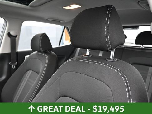 Used 2025 Hyundai Venue SEL FWD image 21