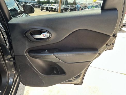 Used 2014 Jeep Cherokee Latitude FWD image 15