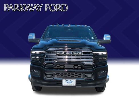 Used 2025 RAM 3500 Laramie w/ Sport Appearance Package AWD/4WD image 8